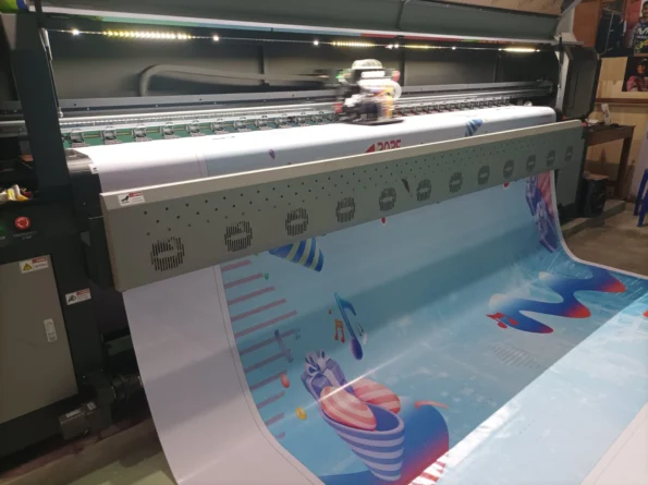 Cetak Stiker One Way Murah Custom Ukuran & Desain untuk Branding Profesional